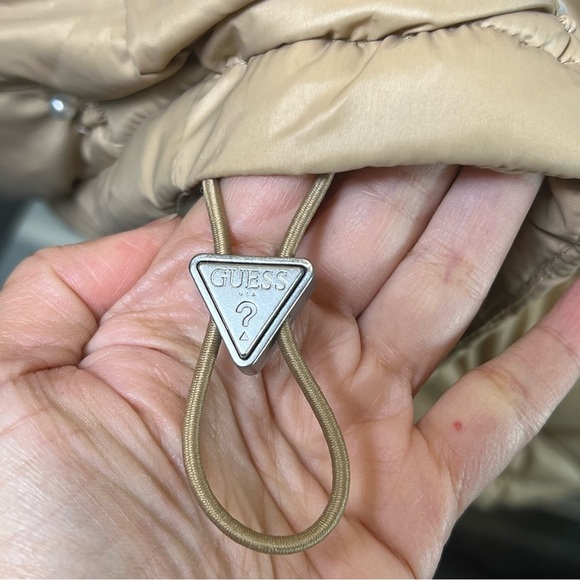 GUESS® Women’s Oversized Tan Pearls Puffer Jacket Size L - Picture 4 of 13